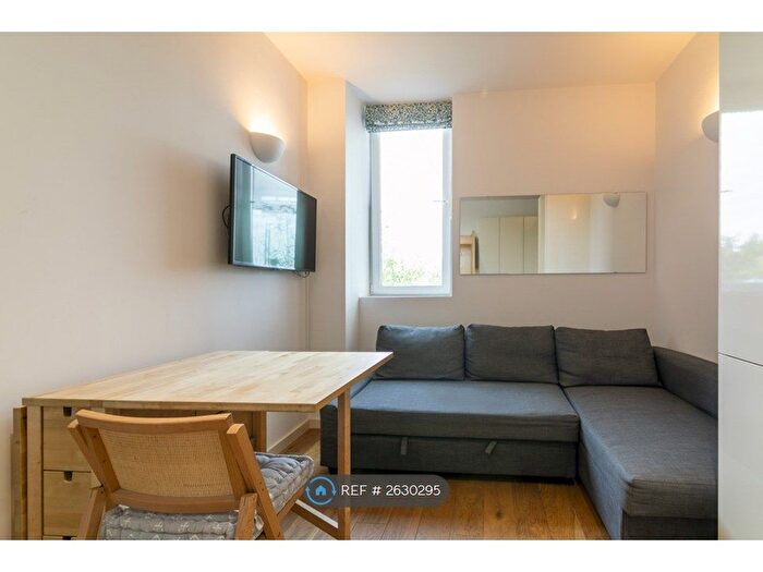 1 Bedroom Flat To Rent In Channelsea House, London, E15