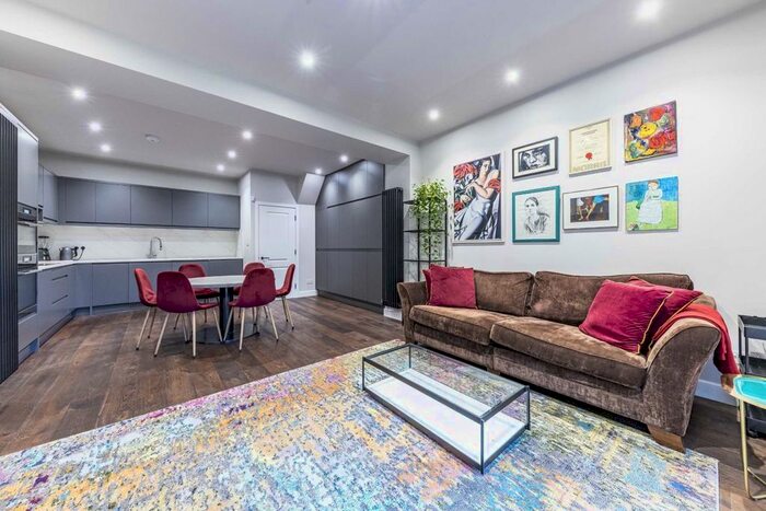 4 Bedroom Property To Rent In Spencer Road, London, N11