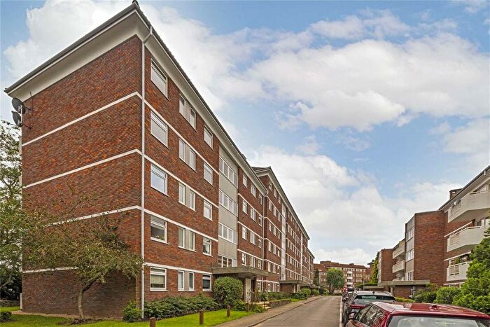 2 Bedroom Flat To Rent In Courtlands, Sheen Road, Richmond, TW10