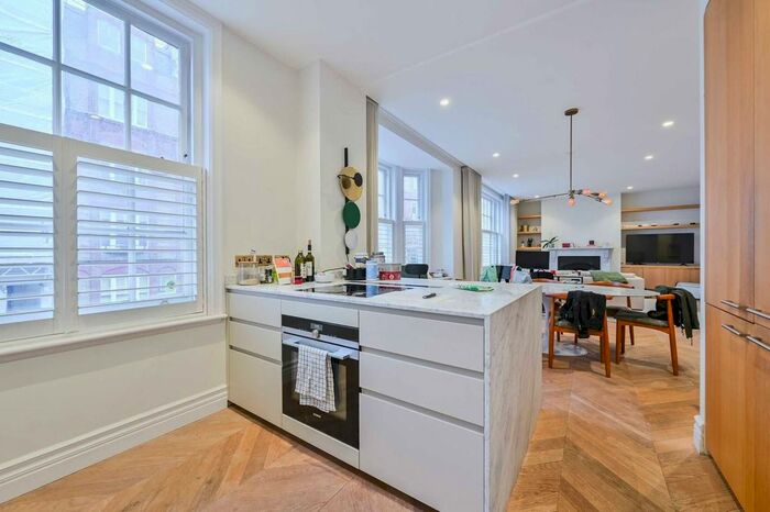 2 Bedroom Flat To Rent In New Cavendish Street, Marylebone, London, W1G