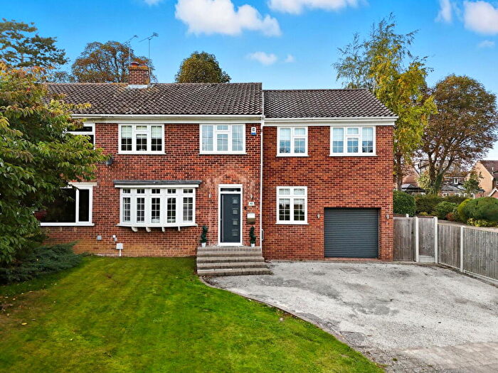 4 Bedroom Semi-Detached House For Sale In The Avenue, Billericay, CM12