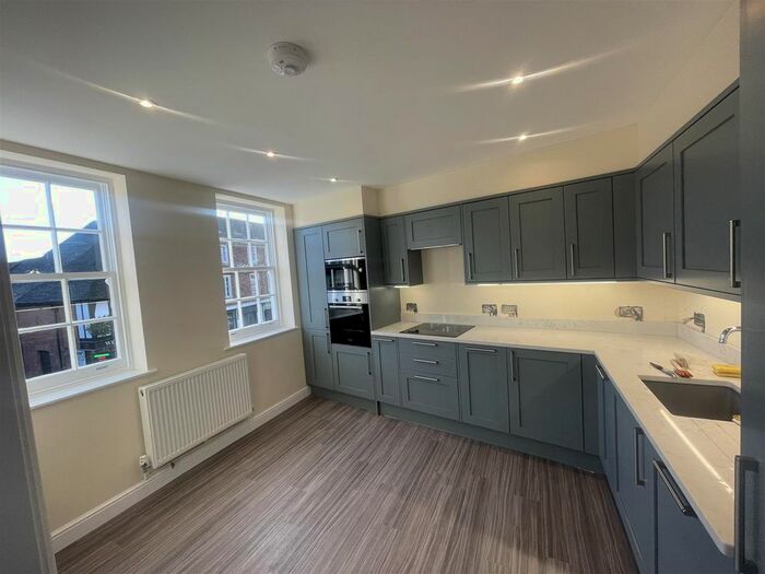 2 Bedroom Flat To Rent In High Street, Tenterden, TN30