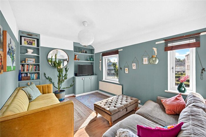 3 Bedroom Flat For Sale In North Countess Road, Walthamstow, London, E17