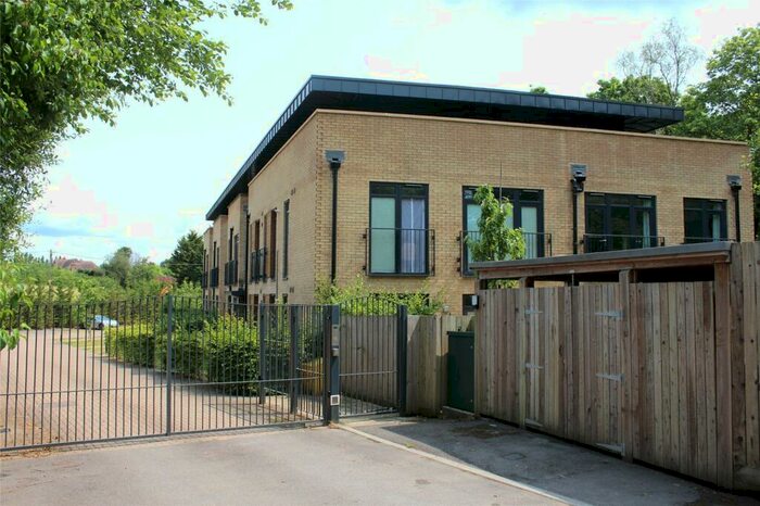 2 Bedroom Flat For Sale In Rye Common Lane, Crondall, Farnham, Hampshire, GU10