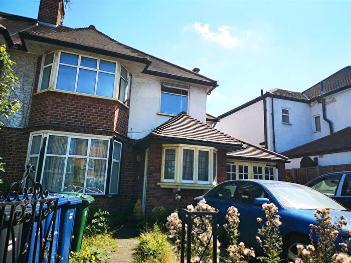 2 Bedroom Flat To Rent In Finchley Lane, Hendon, London, NW4