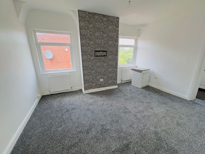 2 Bedroom Flat To Rent In Halliwell Road, Halliwell, Bolton, BL1