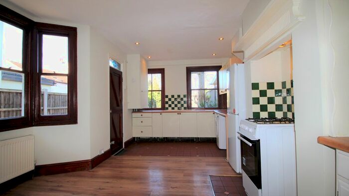 3 Bedroom Semi-Detached House To Rent In Hatherley Road, Walthamstow, London, E17