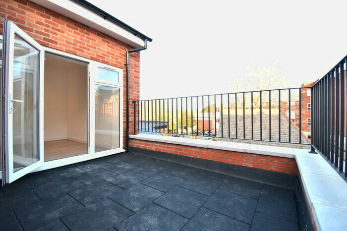 3 Bedroom Flat To Rent In Church Street, Enfield, Greater London, EN2