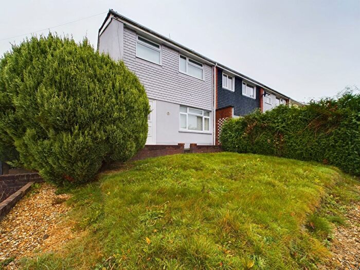 3 Bedroom End Of Terrace House For Sale In Gurnos Estate, Brynmawr, NP23