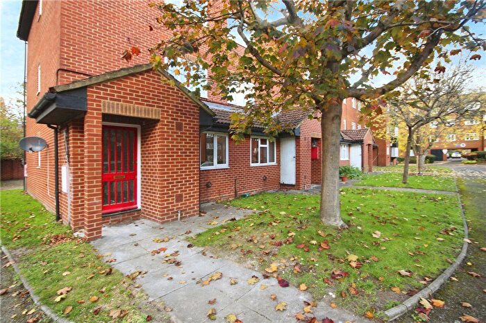 1 Bedroom Maisonette To Rent In Chatsworth Place, Mitcham, CR4