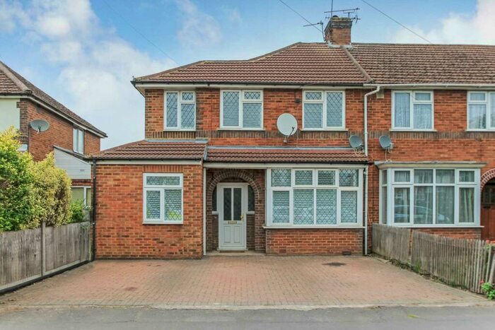 3 Bedroom End Of Terrace House To Rent In Weedon Road, Aylesbury, HP19