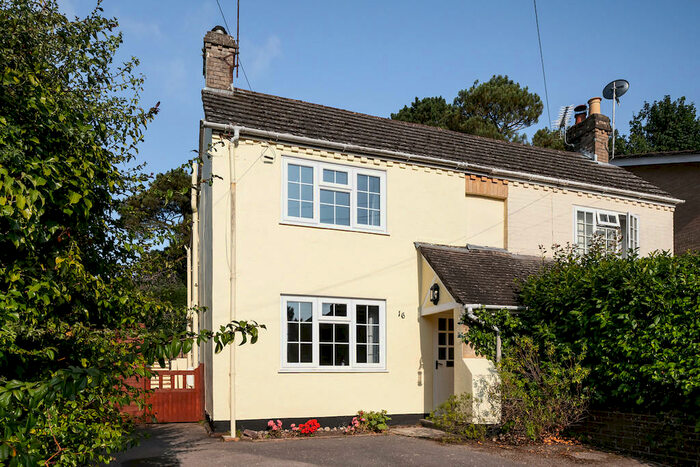 2 Bedroom Cottage To Rent In Gulliver Close, Lilliput, BH14