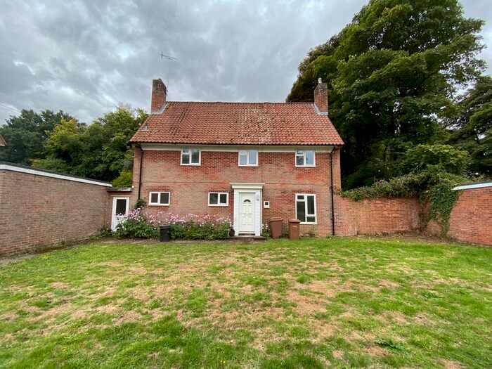 3 Bedroom Detached House To Rent In Biggs Lane, Arborfield, Reading, RG2