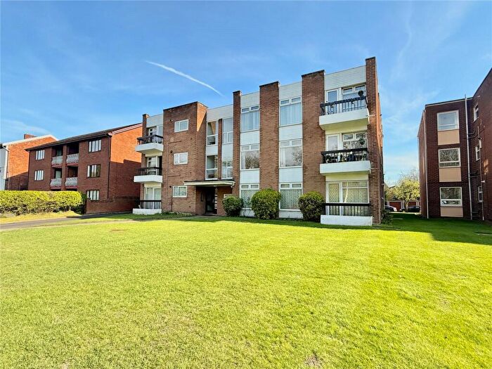 2 Bedroom Apartment For Sale In Park Crescent, Southport, PR9