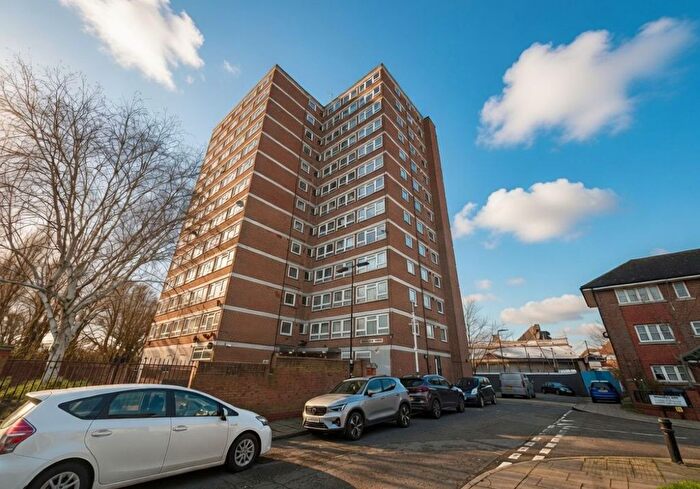 1 Bedroom Flat For Sale In Sheringham Tower, Baird Avenue, Southall, Middlesex, UB1