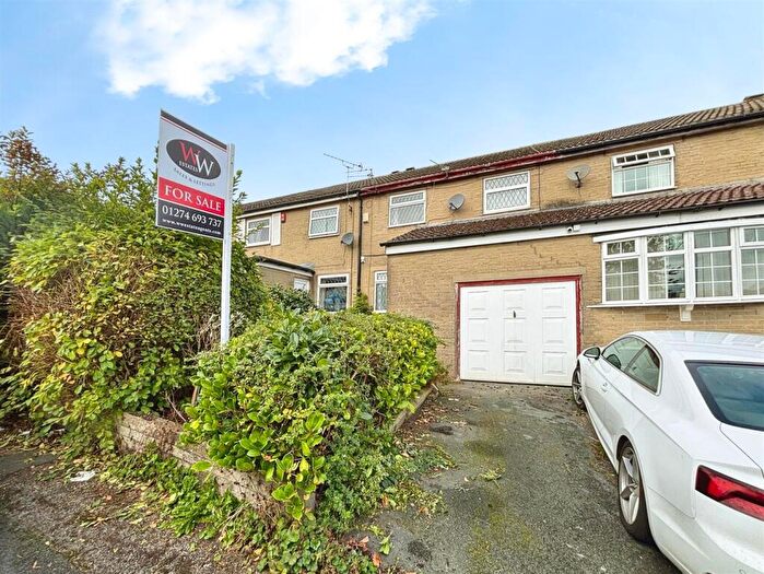 3 Bedroom Terraced House For Sale In Clayfield Drive, Bradford, BD7