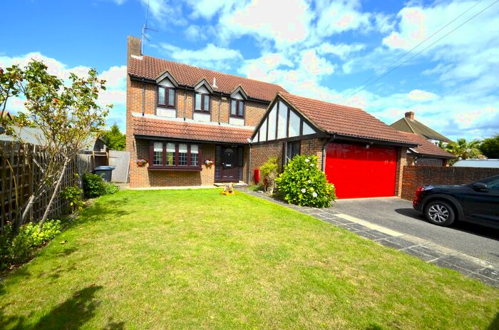 4 Bedroom Detached House To Rent In Meadow Gardens, Staines-Upon-Thames, TW18