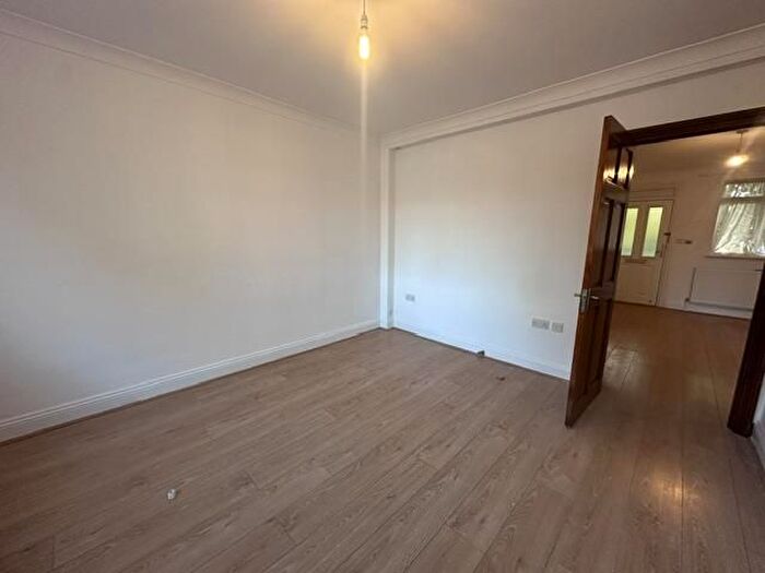 3 Bedroom Flat To Rent In London Road, Thornthon Heath, Croydon, CR7