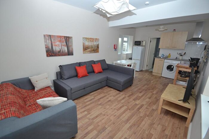 1 Bedroom Flat To Rent In Piercefield Place, Adamsdown, Cardiff, CF24