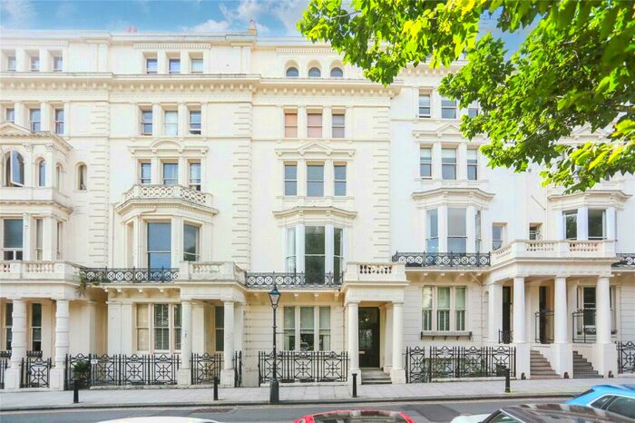 2 Bedroom Apartment To Rent In Palmeira Square, Hove, East Sussex, BN3