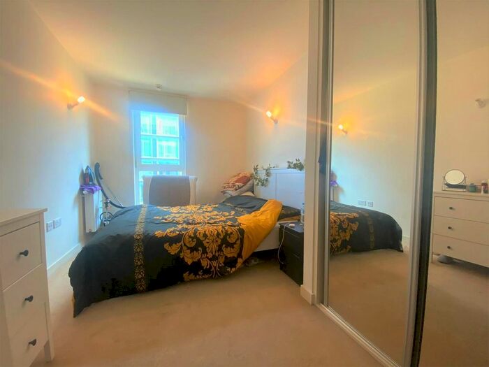 1 Bedroom Flat To Rent In Station Approach, Hayes, UB3