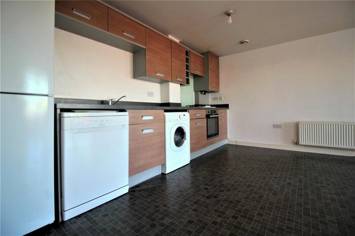 2 Bedroom Flat To Rent In Cameron Drive, Dartford, Kent, DA1