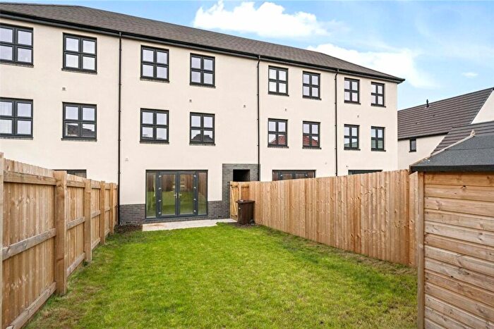 4 Bedroom Terraced House To Rent In Bramham Gardens, Leeds, LS15