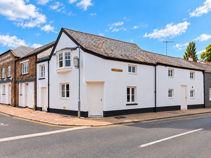 1 Bedroom Flat To Rent In Castle Parade, Usk, Monmouthshire, NP15