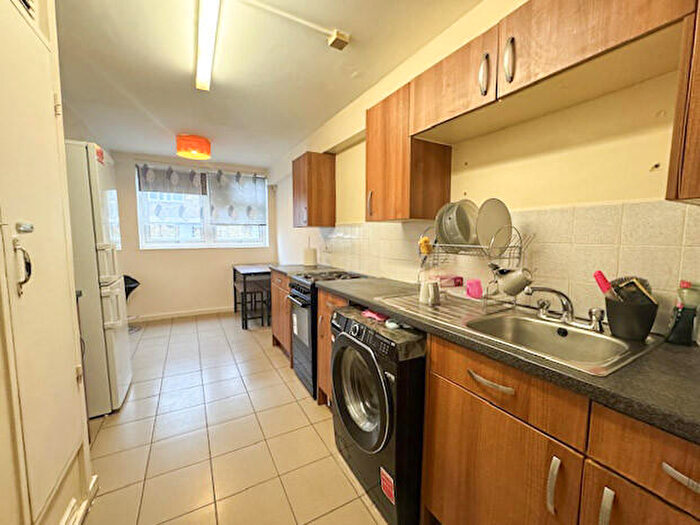 2 Bedroom Terraced House To Rent In Lulworth Court, St. Peter's Way, London, N1