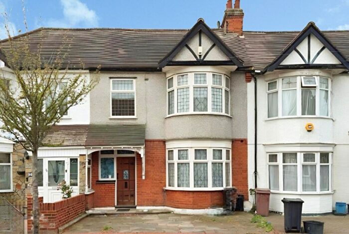 3 Bedroom Terraced House For Sale In Bute Road, Ilford, IG6