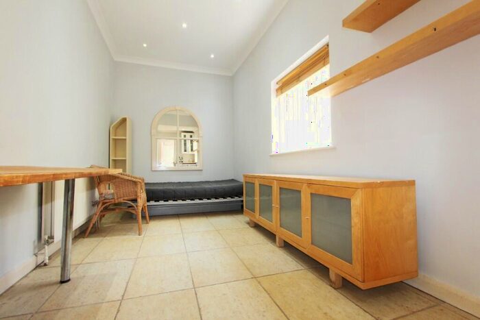 Studio To Rent In Ridge Hill, London, NW11