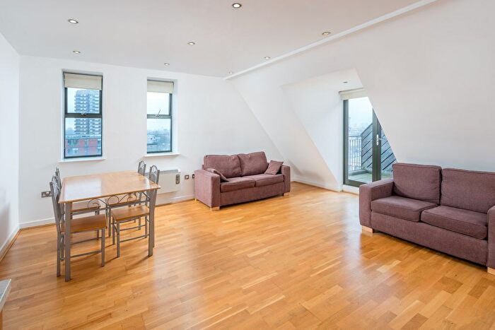 3 Bedroom Flat To Rent In Fieldgate Street, Liverpool Street, E1