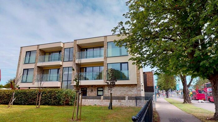 2 Bedroom Flat To Rent In Knightswood Court Hewen, Uxbridge, UB10