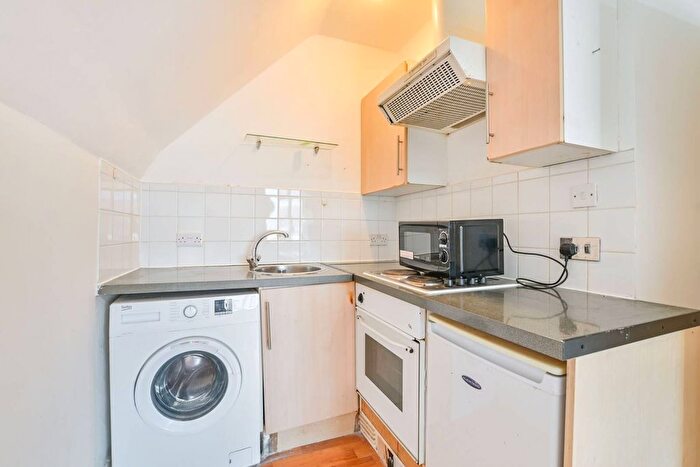 1 Bedroom Flat To Rent In High Road, Willesden Green, London, NW10