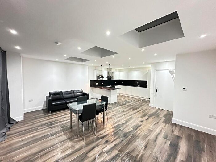 5 Bedroom Flat To Rent In South End, Shirley, CR0