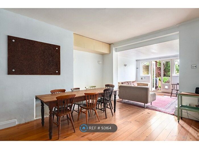 2 Bedroom Flat To Rent In Kenninghall Road, London, E5