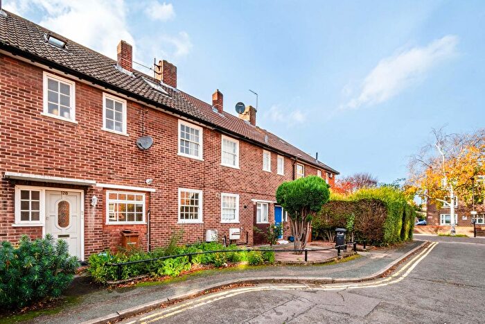 4 Bedroom Terraced House For Sale In Mapledene Road, E8