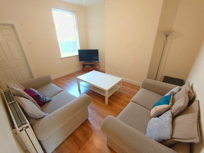 3 Bedroom Terraced House To Rent In Brae St, Kensington, L7