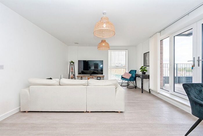 1 Bedroom Flat For Sale In Colnebank Drive, Watford, WD18