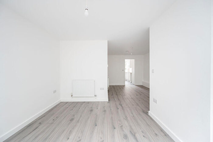 1 Bedroom Flat To Rent In Dalston Lane, Hackney, London, E8