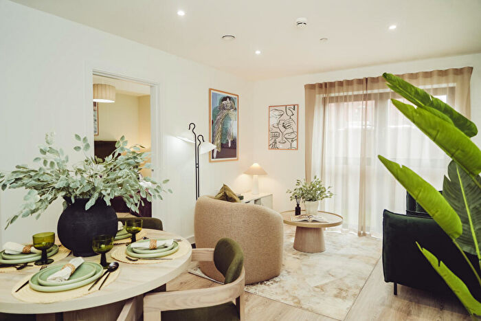 2 Bedroom Apartment To Rent In Walton House, DE1