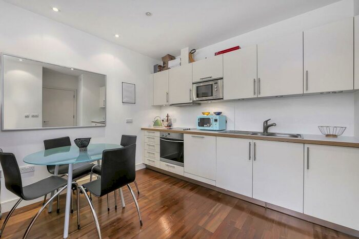 2 Bedroom Flat To Rent In Crouch End Hill, Crouch End, London, N8