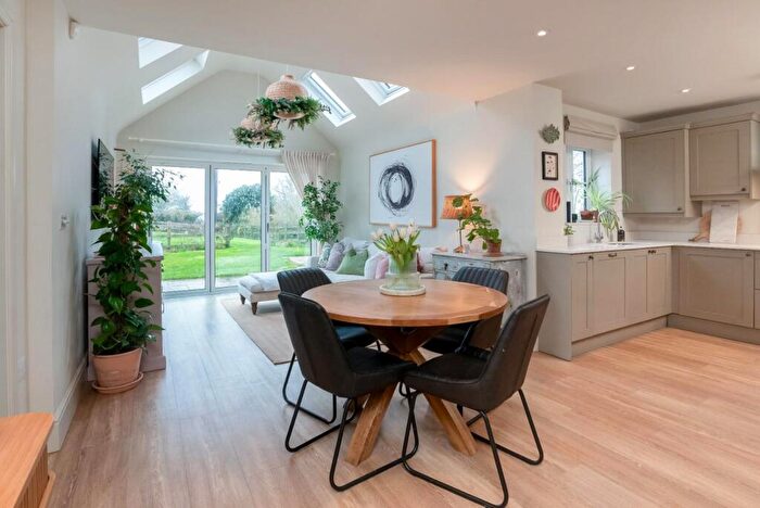 3 Bedroom Semi-Detached House For Sale In Winter Close, Loxley, CV35