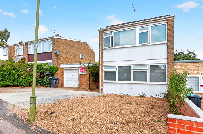 3 Bedroom Detached House For Sale In Falcon Close, Hatfield, AL10