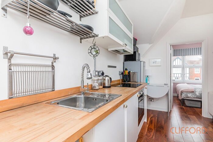 1 Bedroom Flat For Sale In Old Shoreham Road, Hove, BN3