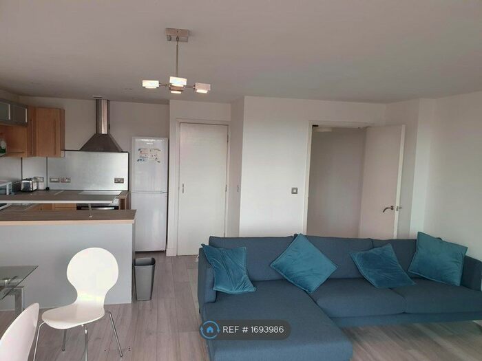 3 Bedroom Flat To Rent In Building, Manchester, M4