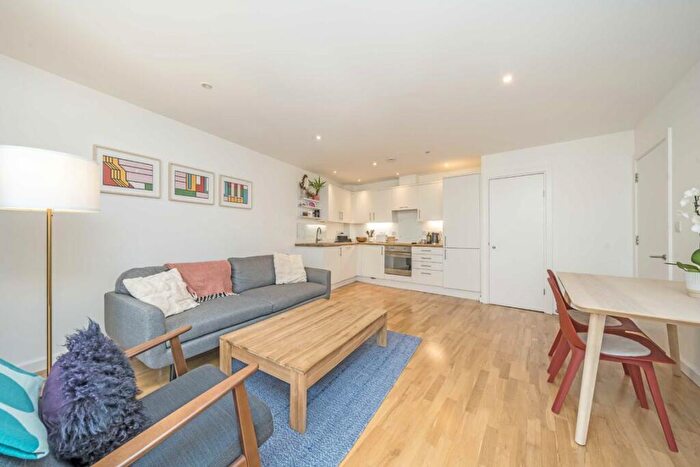 2 Bedroom Flat To Rent In Gifford Street, Islington, N1