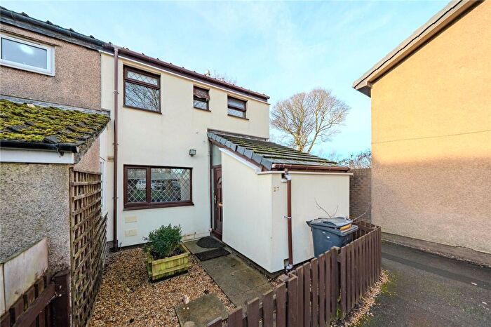 3 Bedroom Terraced House For Sale In Holtdale Close, Holt Park, Leeds, LS16