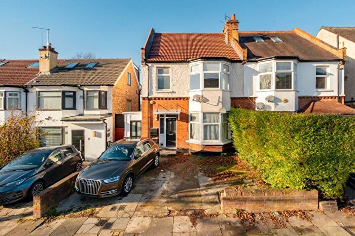 2 Bedroom Flat To Rent In Cavendish Avenue, Finchley, N3