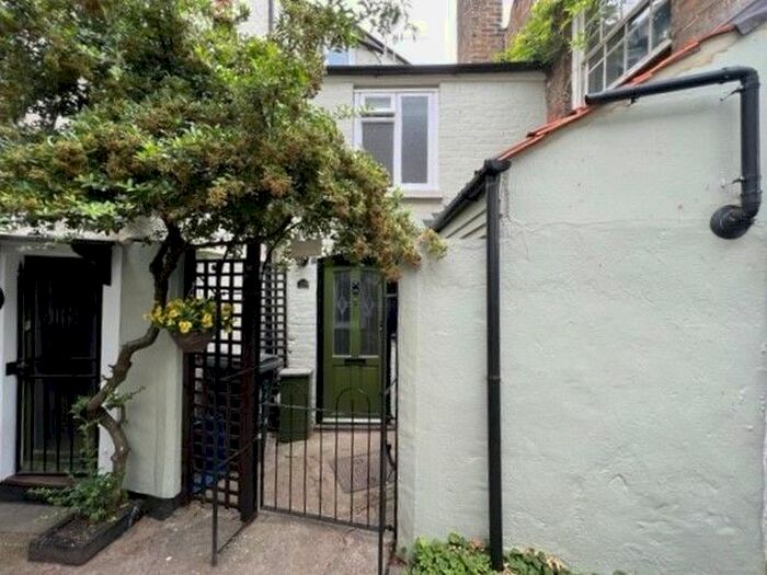 2 Bedroom Maisonette To Rent In Market Square, Waltham Abbey, EN9